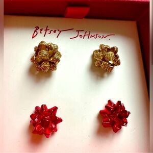 NWT ⚜️♥️⚜️ Gold & Red Bows Betsey Johnson Shiny Sparkling Glitter 2 Pair